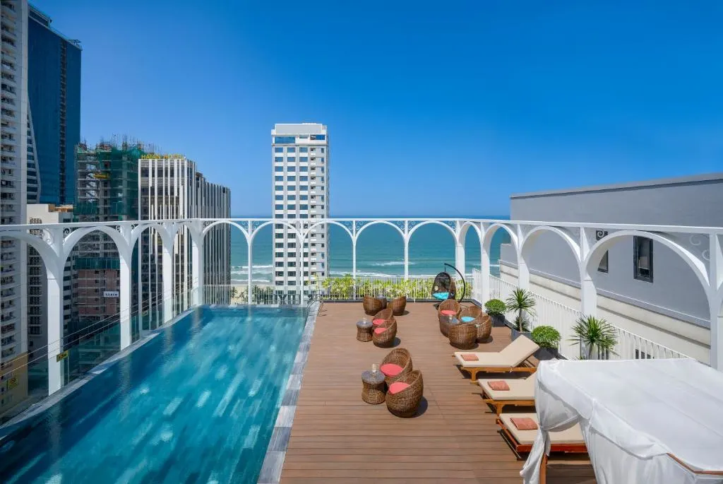 noi-that-khach-san-golden-lotus-luxury-1